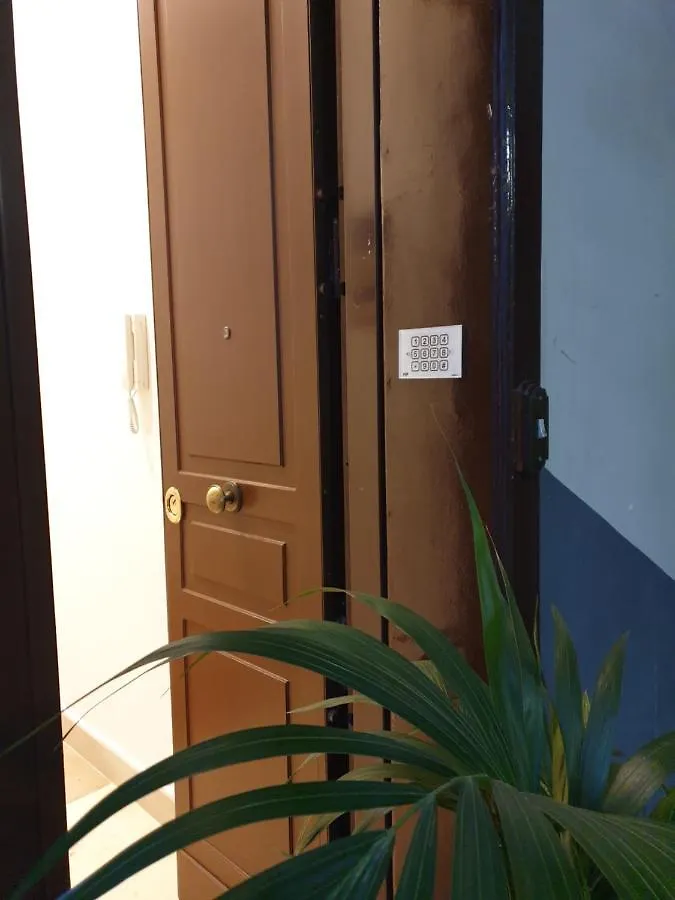 Alloggio in famiglia Appartamento Infrascata Cento metri dal MANN Napoli