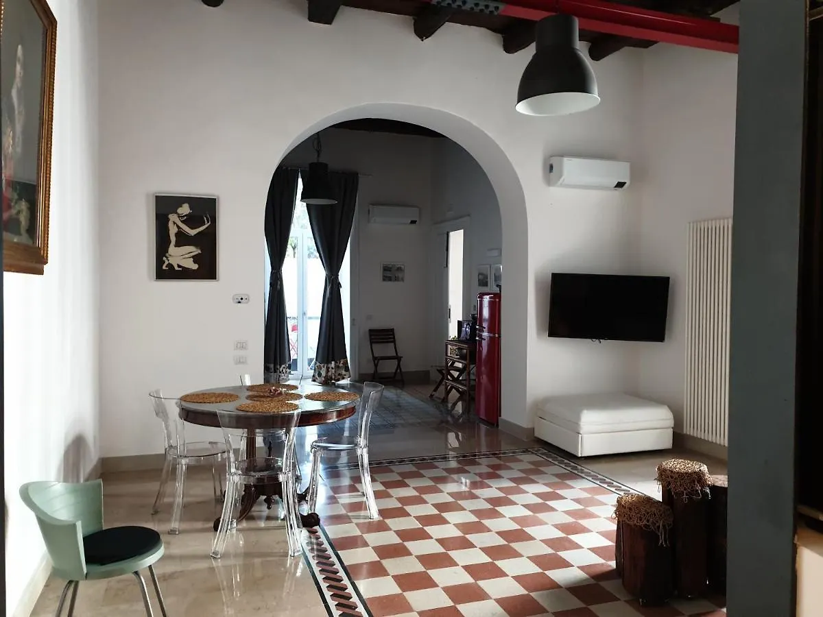 Appartamento Infrascata Cento metri dal MANN Napoli 0*,  Italia