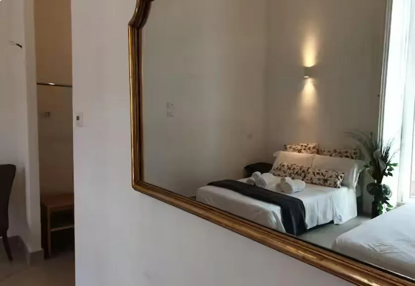 Appartamento Infrascata Cento metri dal MANN Napoli