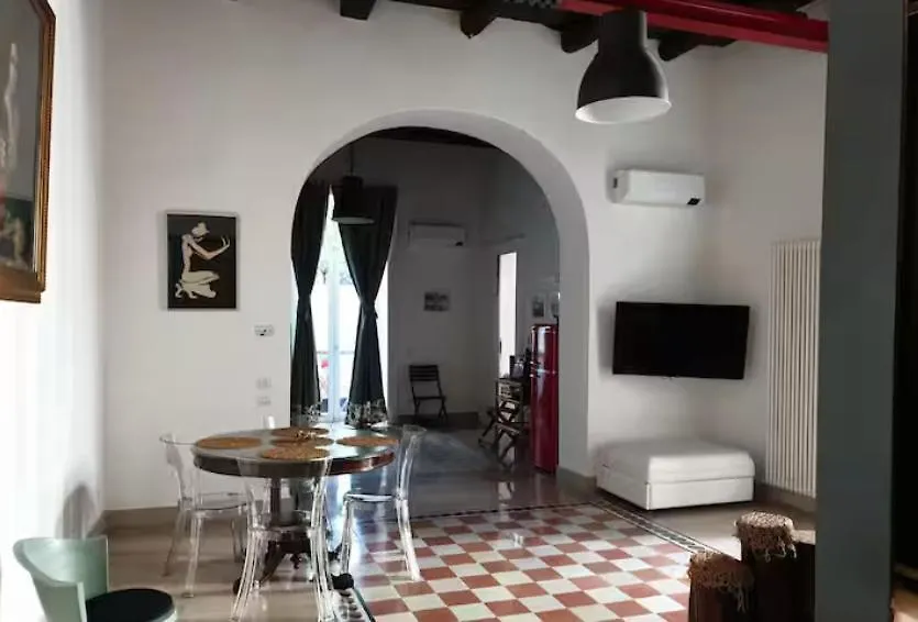 Appartamento Infrascata Cento metri dal MANN Napoli